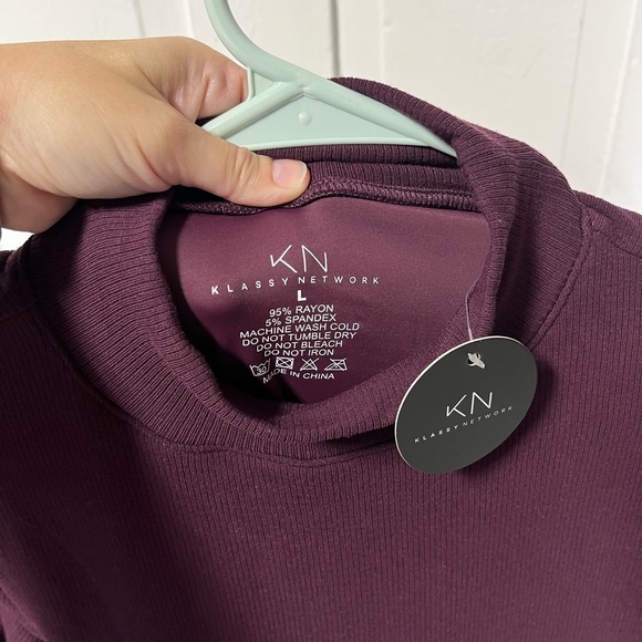 Klassy Network Mock Neck Long Sleeve Ribbed cropped shirt w/ built in padding L - Picture 3 of 9